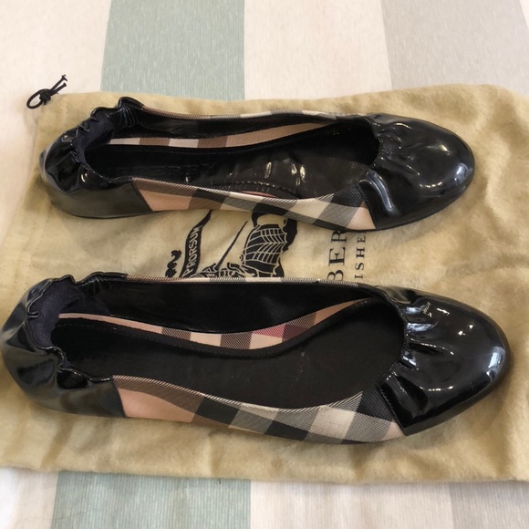 Authentic Burberry Ballet Nova Check Flats - Picture 2 of 5